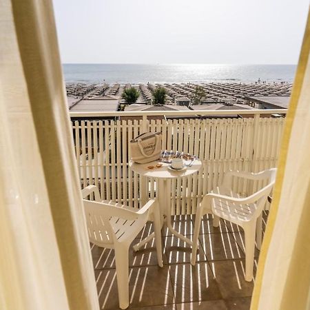 Hotel Byron Морской Милан Экстерьер фото