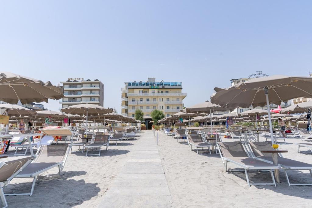 Hotel Byron Морской Милан Экстерьер фото