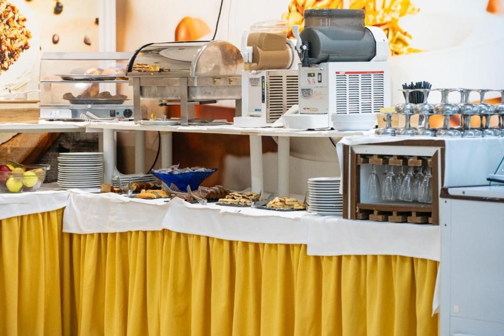 Hotel Byron Морской Милан Экстерьер фото