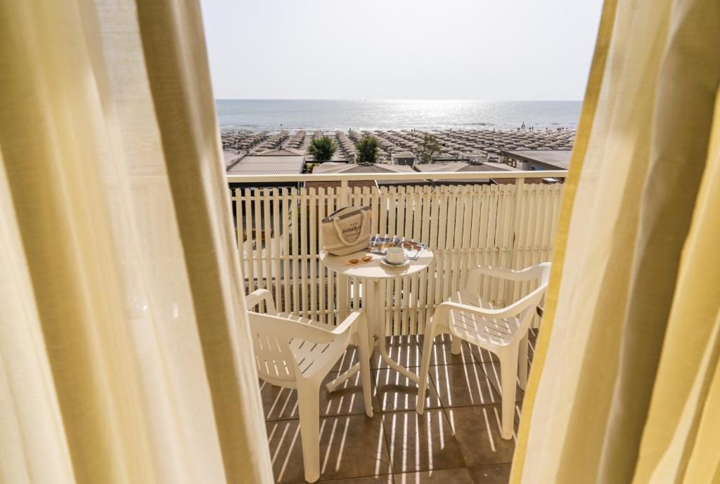 Hotel Byron Морской Милан Экстерьер фото