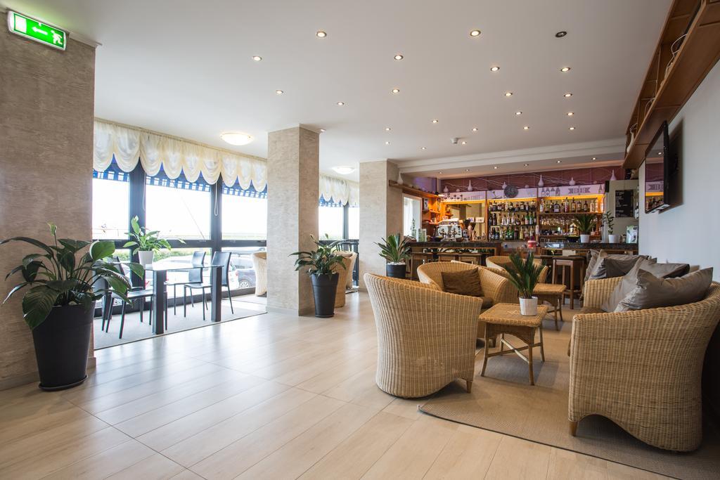 Hotel Byron Морской Милан Экстерьер фото